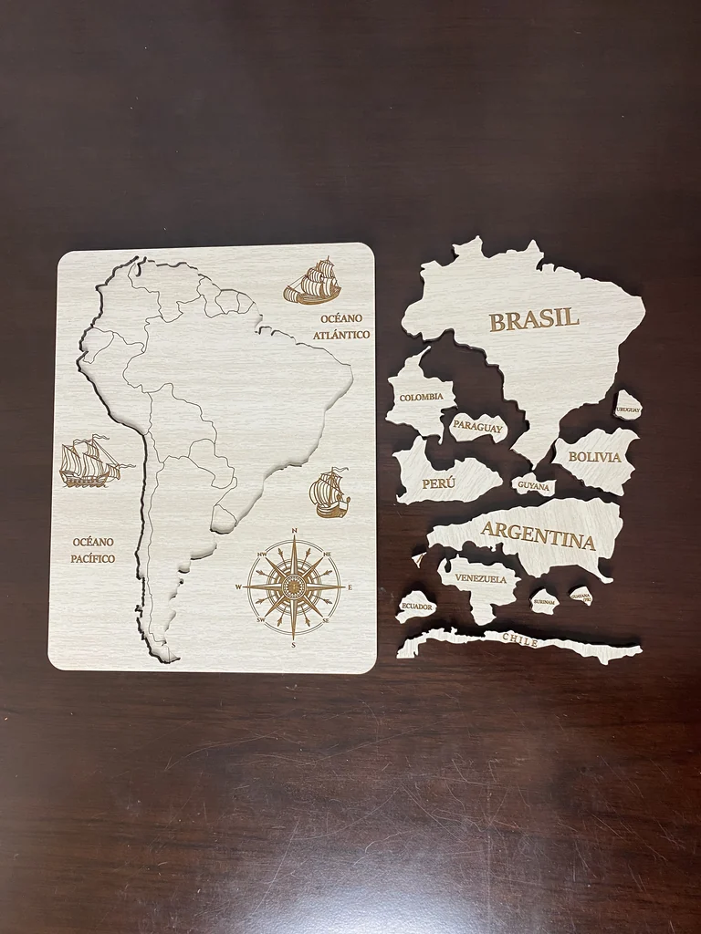 Mapa educativo de Sudamérica con piezas de países